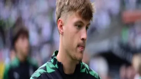 凯里·欧文罚球失误，独行侠罚球区泪洒现场